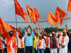 भाजपा की जीत पर झूमे ग्रामीण, भगवा ध्वज लहराकर मनाया जश्न