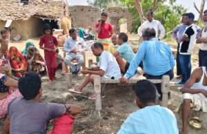 दूनी का पुरवा पहुंचकर पीड़ित परिवार से दुख साझा किया सकिपा का प्रतिनिधि मंडल