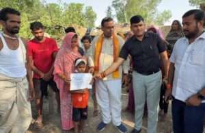 पीड़ित परिवारों के सहारे बने वीरेंद्र सरोज ‘फौजी’, दैवीय आपदा राहत कोष से दिलाई लाखों की सहायता