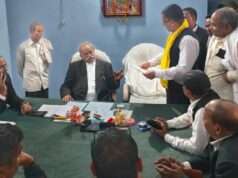 जिला कचहरी के अधिवक्ताओं ने फैमिली कोर्ट की फाइलों को लालगंज व मड़िहान तहसीलों में स्थानांतरित करने का किया विरोध