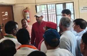 चुनावी मशीनों की सुरक्षा पर डीएम सख्त, वीवीपैट वेयरहाउस का किया औचक निरीक्षण
