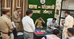 थाना समाधान दिवस पर डीएम ने सुनी फरियाद, मौके पर ही निपटाए दो विवाद