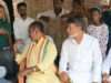 मृत दूल्हे आजाद बिंद के घर पहुंचा कांग्रेस प्रतिनिधिमंडल, पूर्व विधायक ने दी 50 हजार की आर्थिक सहायता