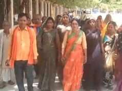 रसोइयों ने उठाई राज्य कर्मचारी का दर्जा और 10 हजार मानदेय की मांग, बीएसए को सौंपा ज्ञापन