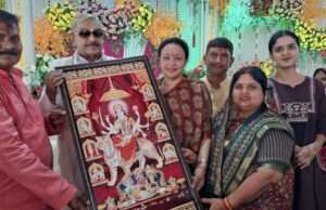 प्रमोद व मोना ने रामपुरखास में बहुमुखी विकास में तेजी बनाए रखने का दिलाया भरोसा
