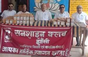तपती धूप में नन्हें कदमों को मिली राहत, पादुकाएं पाकर खिले बच्चों के चेहरे