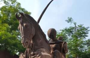 वर्षो से बदहाली का दंश झेल रही वीरांगना रानी लक्ष्मी बाई की प्रतिमा