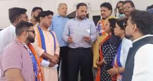 स्मार्ट मीटर हटाने की मांग को लेकर अपना दल एस ने सौंपा ज्ञापन