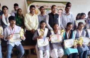 राधेश्याम आगवेंद्र इंटर कॉलेज रैकरी में मेधावी छात्र हुए सम्मानित