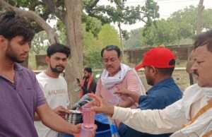 गंगा दशहरा पर पत्रकार शेषधर तिवारी ने किया शरबत वितरण, सेवा कार्य की लोगों ने की सराहना