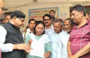 समस्याओं से नाराज वकीलों ने तहसीलदार को सौंपा ज्ञापन, जतायी नाराजगी