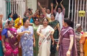 महिला आरक्षण बिल पर महिलाओं का प्रदर्शन, सपा कार्यालय का घेराव