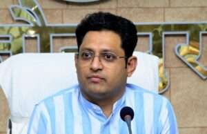 डीएम सैमुअल पॉल की मिसालरू काफिले से एस्कॉर्ट हटाकर जौनपुर को दिया ईंधन बचत का संदेश