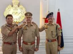जौनपुर पुलिस में पीपिंग सेरेमनी:उपनिरीक्षक त्रिवेणी सिंह निरीक्षक पद पर पदोन्नत, एसएसपी ने पहनाए बैज