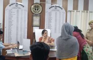 डीएम ने 74 फरियादियों की सुनी फरियाद