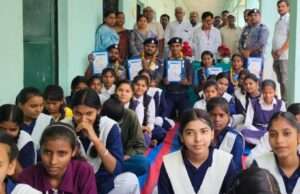 जिला मुख्यायुक्त ने जंबूरी में शामिल छात्रों को किया सम्मानित