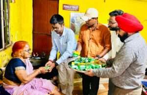 मातृ दिवस पर वृद्धाश्रम में गूंजा ममता और सम्मान का स्वर वयोवृद्ध माताओं की आरती उतारकर लिया आशीर्वाद