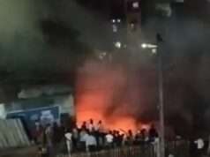 रात के समय कूड़े के गड्ढे में लगी भीषण आग