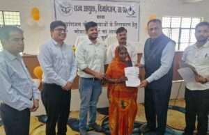 राज्य आयुक्त दिव्यांगजन प्रो० हिमांशु झा की अध्यक्षता में कुशीनगर में मोबाइल कोर्ट आयोजित