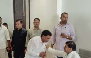 विधायक शिवपाल सिंह ने कार्यकर्ताओं से की मुलाकात, सुनीं समस्याएं
