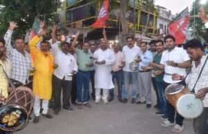ढोल नगाड़ों की थाप पर झूमे भाजपाई मनाया जीत का जश्न