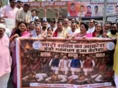 बंगाल में भाजपा की ऐतिहासिक जीत पर झांसी में जश्न, कार्यकर्ताओं ने बांटी मिठाइयां