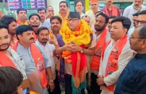 ढोल-नगाड़ों और जयघोष से गूंजा काशी, सौरभ श्रीवास्तव का हुआ स्वागत