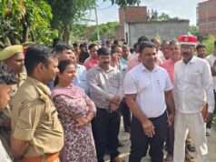 डीएम के निर्देश पर बुद्ध नगरी में 530 वर्ग मीटर चकमार्ग से हटाया अवैध कब्जा, संपन्न लोगों पर कार्रवाई