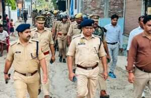 बकरीद को लेकर सुरक्षा व्यवस्था सख्त, एडिशनल एसपी और क्षेत्राधिकारी ने भारी पुलिस बल के साथ बढ़नी कस्बे में किया पैदल गश्त