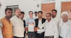 पूर्व सांसद प्रत्याशी युगल किशोर शुक्ल एडवोकेट ने लौकहवा डिप पर पुल बनाने हेतु मुख्यमंत्री के नाम सौंपा ज्ञापन