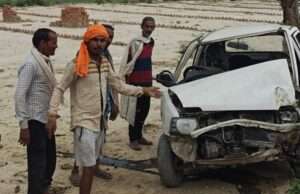 तेज रफ्तार कार पेड़ से टकराई, पांच घायल; दो की हालत गंभीर