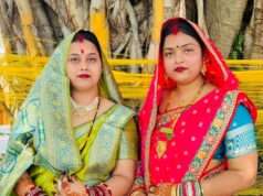 पति की लंबी आयु के लिए सुहागिन महिलाओं ने की बरगद के पेड़ की पूजा अर्चना