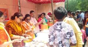 महिला शिक्षक संघ ने आयोजित किए भव्य शरबत वितरण कार्यक्रम