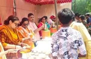 महिला शिक्षक संघ ने आयोजित किए भव्य शरबत वितरण कार्यक्रम