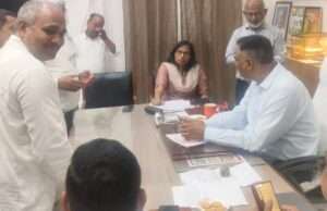श्री राष्ट्रीय राजपूत करणी सेना ने स्मार्ट मीटर को हटाने के लिए जिला मुख्यालय पर किया प्रदर्शन