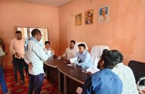उप जिलाधिकारी ने पूरब शरीरा में भूमि विवाद की शिकायतों का मौके पर ही कराया निस्तारण