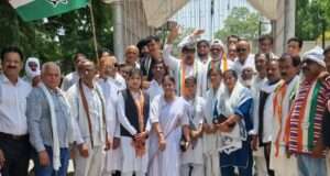 पेट्रोल-डीजल व रसोई गैस की बढ़ी कीमतों पर कांग्रेस का प्रदर्शन