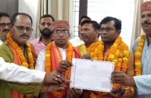 बुंदेलखंडी वार्ड उपचुनाव में जीते भाजपा प्रत्याशी नितिन केशरवानी,जिला कार्यालय में हुआ भव्य स्वागत