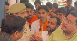 आयुर्वेदिक कॉलेज में अव्यवस्थाओं पर फूटा छात्रों का गुस्सा, एबीवीपी ने किया प्रदर्शन