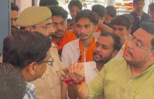 आयुर्वेदिक कॉलेज में अव्यवस्थाओं पर फूटा छात्रों का गुस्सा, एबीवीपी ने किया प्रदर्शन