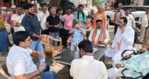 2027 चुनाव से पहले सक्रिय हुए सांसद-विधायक, सोहगी बरवा में “चाय पर चर्चा” से सुनी जनता की समस्याएं