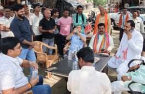 2027 चुनाव से पहले सक्रिय हुए सांसद-विधायक, सोहगी बरवा में “चाय पर चर्चा” से सुनी जनता की समस्याएं