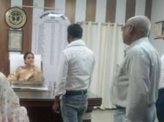 जनसुनवाई में डीएम ने सुनीं लोगों की समस्याएं