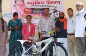 सत्या खुशहाल जीवन दान योजना के तहत 146 लोगों को बांटी गईं साइकिलें