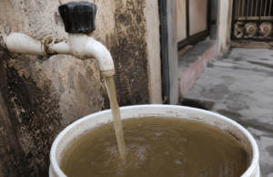 जहरीला पानी पीने को मजबूर वार्ड 43 के लोग, जल संस्थान बना मूकदर्शक