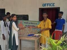 मातृ दिवस सप्ताह के उपलक्ष्य में छात्र-छात्राओं को वितरित की गई शिक्षण सामग्री