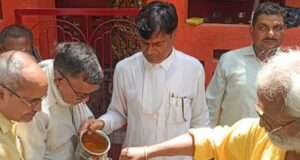 कर्मों के फल दाता और न्याय के देवता भगवान शनि देव जयंती पर ब्रह्मदेव जागरण मंच का दिव्य शरबत वितरण