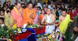 अधिक मास के शुभारंभ पर इस्कॉन झांसी में भव्य नौका विहार उत्सव
