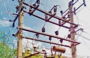 टूटे बिजली तार की शिकायत पर भड़के जेई साहब, बोले-सीएम योगी से भी शिकायत कर दो, तो भी मेरा कुछ नहीं उखाड़ पाओगे