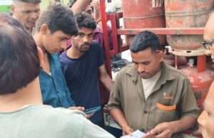इंडेन गैस एजेंसी संचालक के खिलाफ अवैध वसूली करने को लेकर एसडीएम से की गई शिकायत